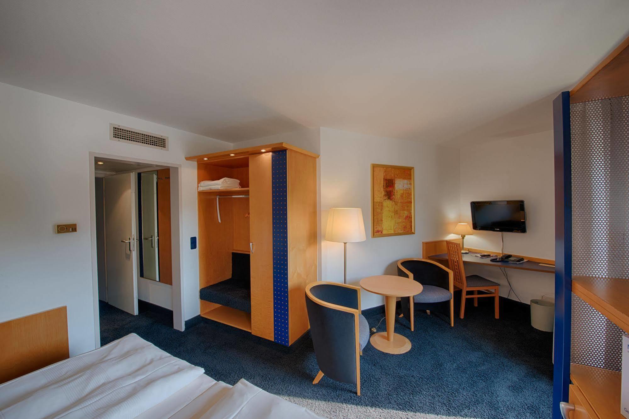 & Restaurant Walfisch Hotel Wurzburg
